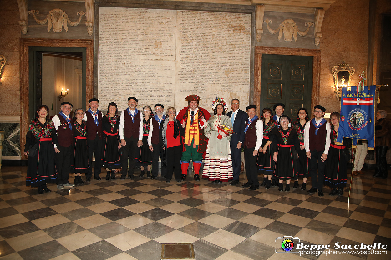 VBS_3746 - Investitura Ufficiale Gianduja e Giacometta Famija Turineisa - Carnevale di Torino 2024.jpg